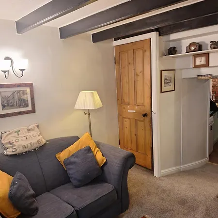 The Cottage, High Street
