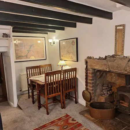 度假居 The Cottage, High Street