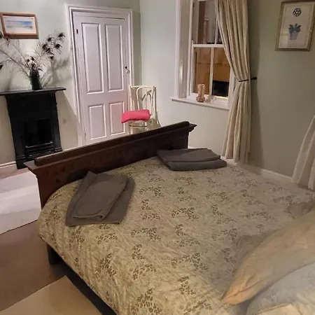 The Cottage, High Street *